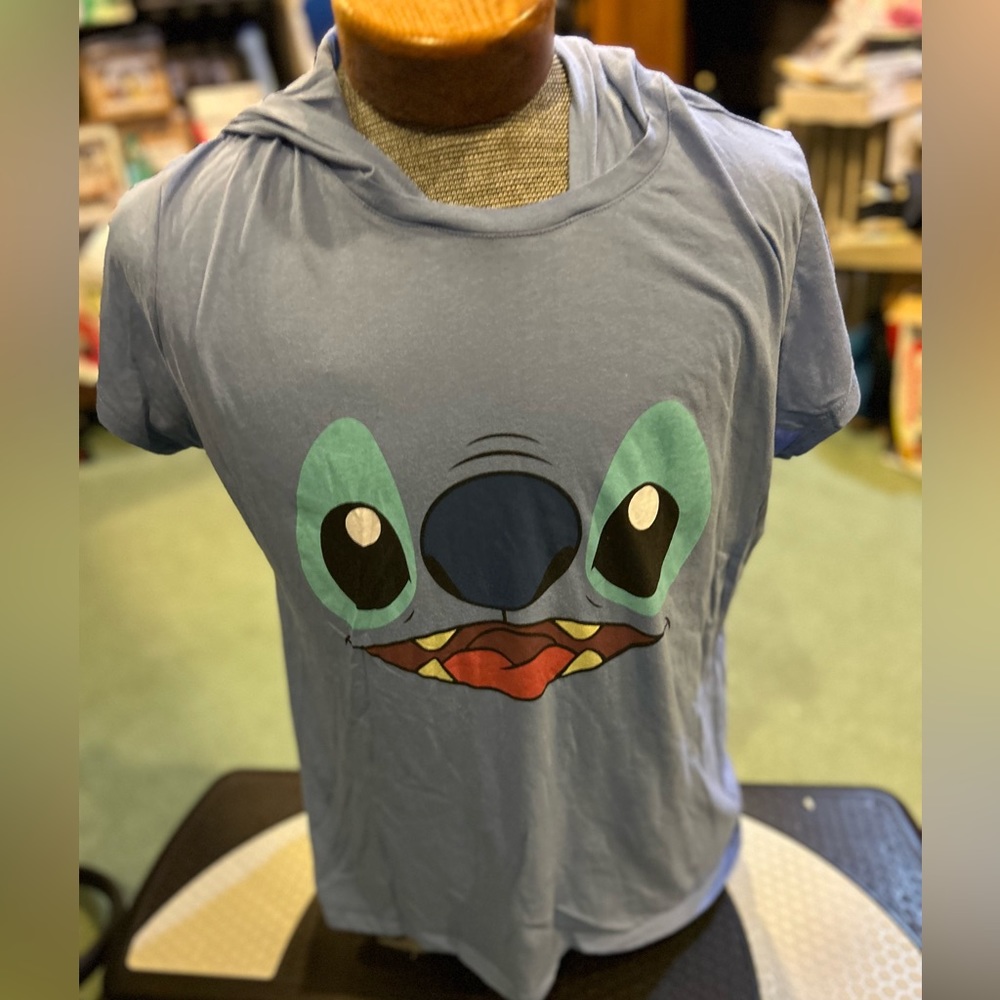 Like New Stitch t shirt with hood